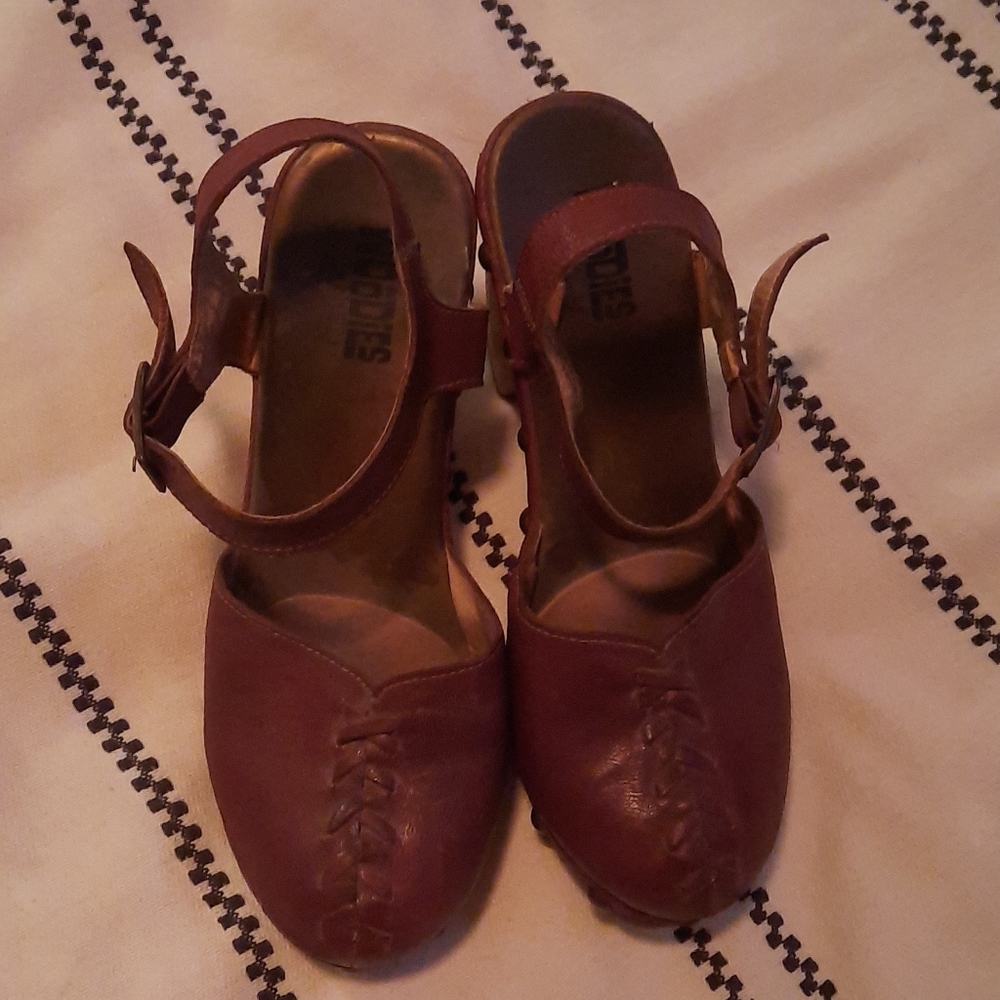 Jeffrey Campbell Woodies size 9